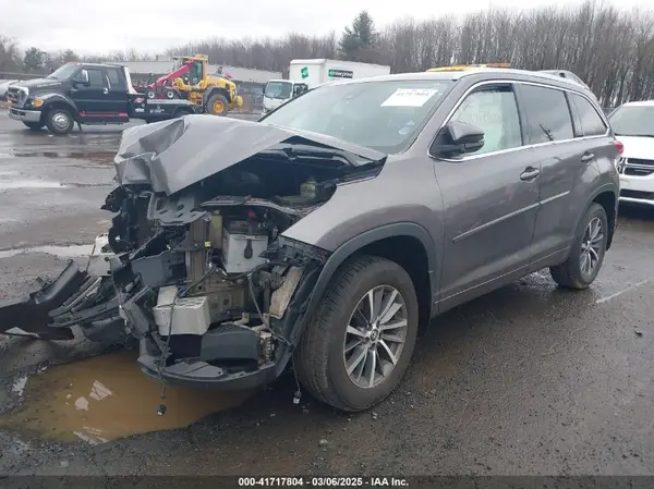 5TDJZRFH6HS464186 2017 TOYOTA HIGHLANDER - Image 2