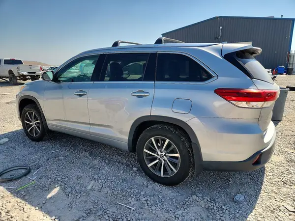 5TDJZRFH6HS465225 2017 TOYOTA HIGHLANDER - Image 2