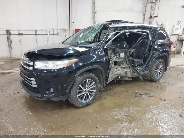 5TDJZRFH6HS466343 2017 TOYOTA HIGHLANDER - Image 2