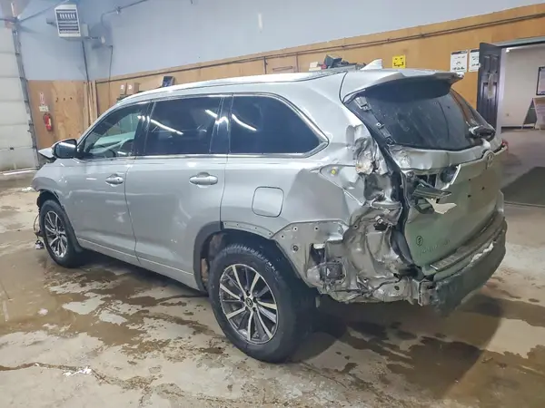 5TDJZRFH6HS468318 2017 TOYOTA HIGHLANDER - Image 2