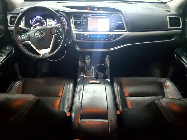 5TDJZRFH6HS468318 2017 TOYOTA HIGHLANDER - Image 8