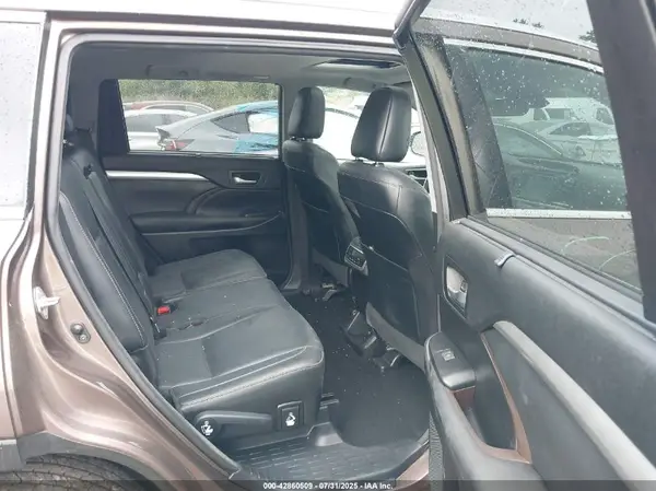 5TDJZRFH6HS468982 2017 TOYOTA HIGHLANDER - Image 8