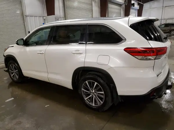 5TDJZRFH6HS477231 2017 TOYOTA HIGHLANDER - Image 2