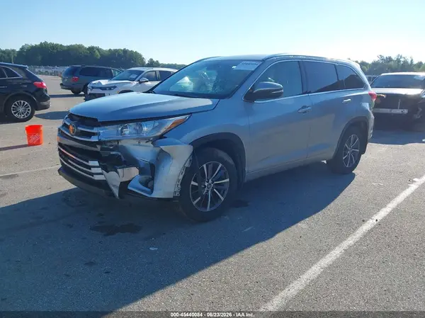 5TDJZRFH6HS481652 2017 TOYOTA HIGHLANDER - Image 2