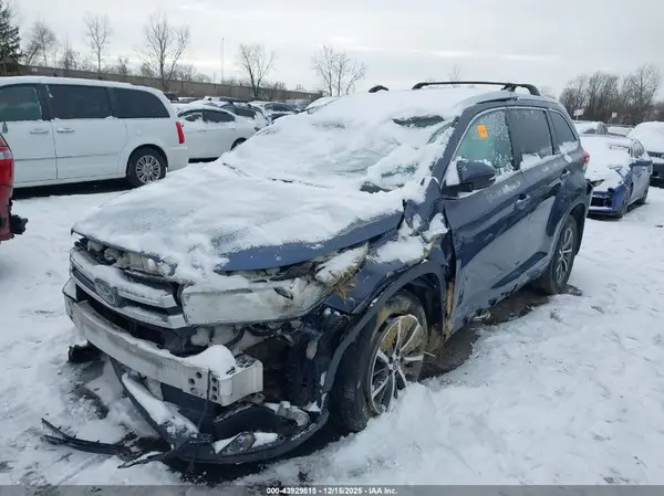 5TDJZRFH6HS482283 2017 TOYOTA HIGHLANDER - Image 2