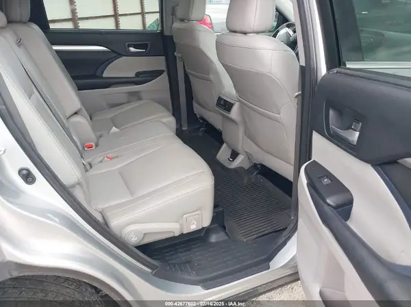 5TDJZRFH6HS509725 2017 TOYOTA HIGHLANDER - Image 8