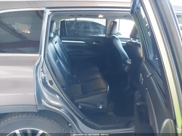 5TDJZRFH6HS510762 2017 TOYOTA HIGHLANDER - Image 8