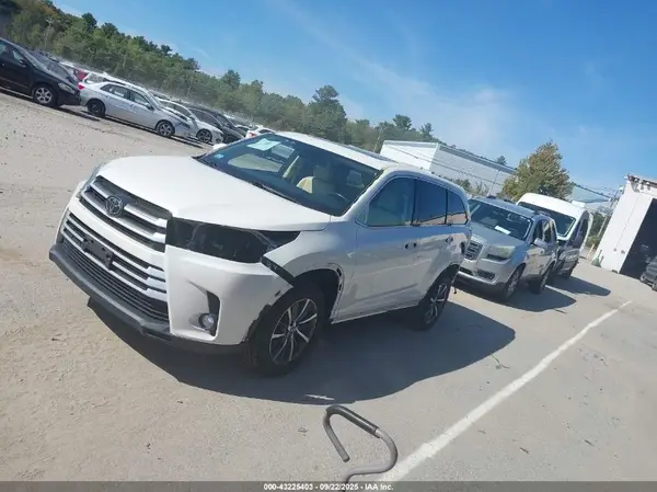 5TDJZRFH6HS512852 2017 TOYOTA HIGHLANDER - Image 2