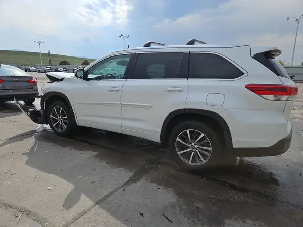 5TDJZRFH6HS512981 2017 TOYOTA HIGHLANDER - Image 2