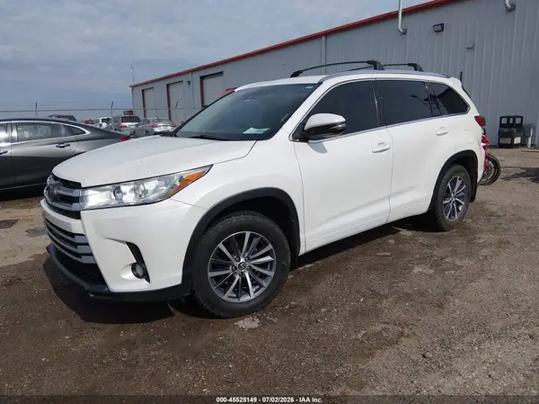 5TDJZRFH6HS514410 2017 TOYOTA HIGHLANDER - Image 2
