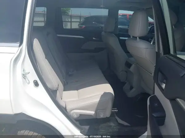 5TDJZRFH6HS517534 2017 TOYOTA HIGHLANDER - Image 8