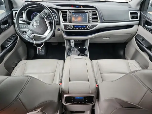5TDJZRFH6HS517923 2017 TOYOTA HIGHLANDER - Image 8