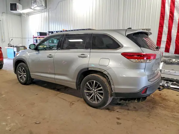 5TDJZRFH6HS518084 2017 TOYOTA HIGHLANDER - Image 2