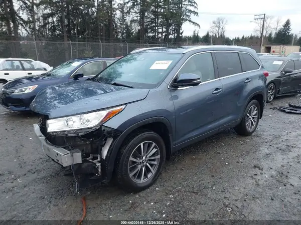 5TDJZRFH6HS522300 2017 TOYOTA HIGHLANDER - Image 2