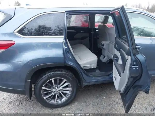 5TDJZRFH6HS522300 2017 TOYOTA HIGHLANDER - Image 8