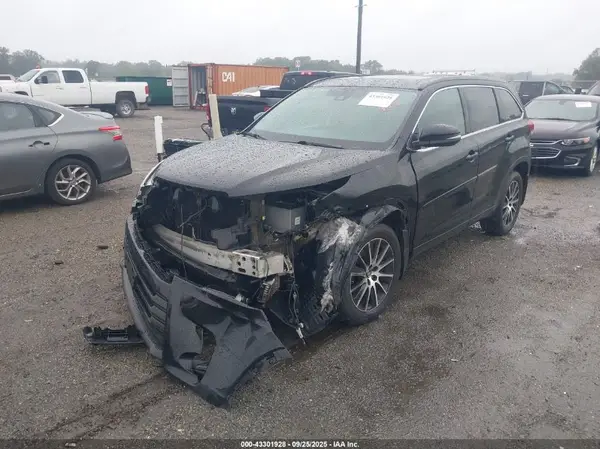 5TDJZRFH6JS486100 2018 TOYOTA HIGHLANDER - Image 2