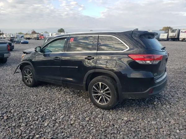 5TDJZRFH6JS486422 2018 TOYOTA HIGHLANDER - Image 2
