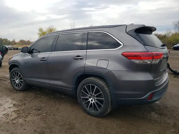 5TDJZRFH6JS487781 2018 TOYOTA HIGHLANDER - Image 2