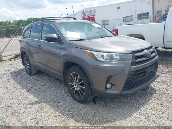 5TDJZRFH6JS495380 2018 TOYOTA HIGHLANDER - Image 1