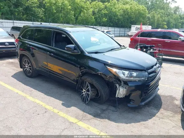 5TDJZRFH6JS496061 2018 TOYOTA HIGHLANDER - Image 1