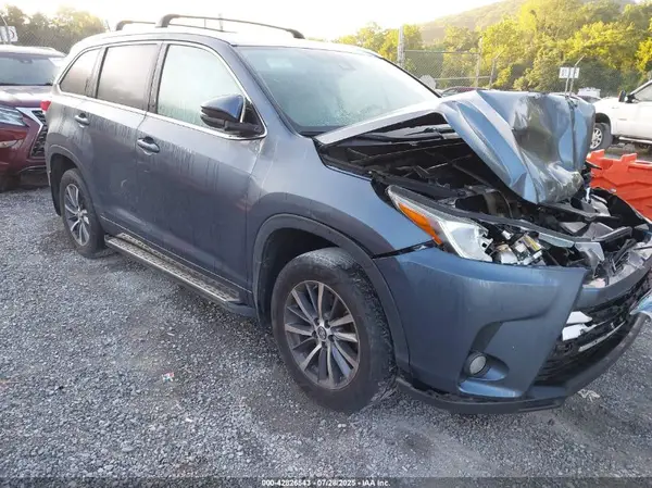 5TDJZRFH6JS497498 2018 TOYOTA HIGHLANDER - Image 1
