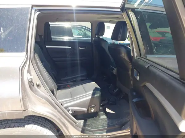5TDJZRFH6JS523758 2018 TOYOTA HIGHLANDER - Image 8