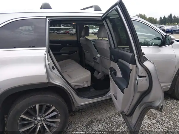 5TDJZRFH6JS524506 2018 TOYOTA HIGHLANDER - Image 8