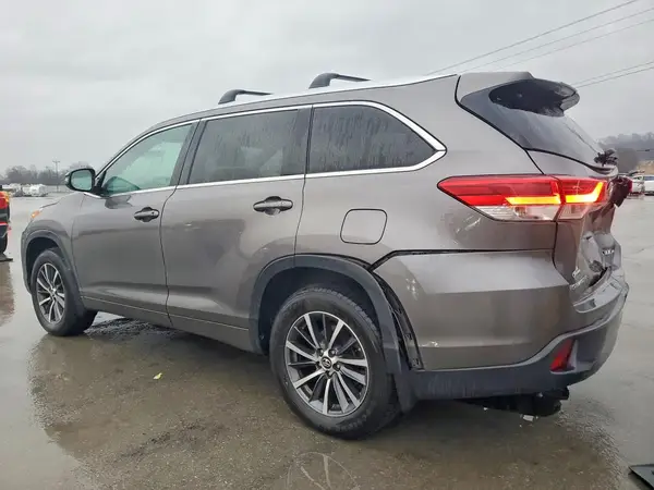 5TDJZRFH6JS524795 2018 TOYOTA HIGHLANDER - Image 2
