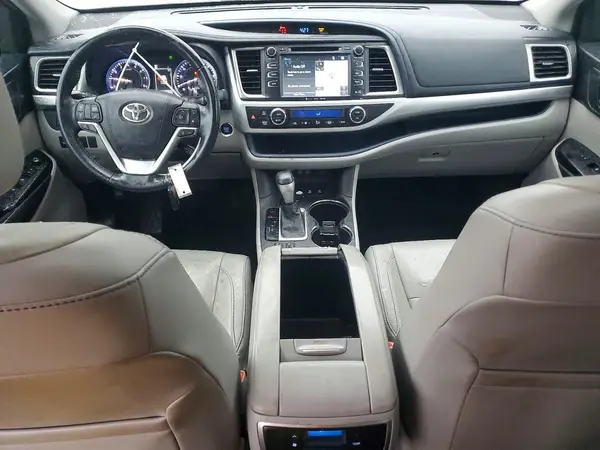 5TDJZRFH6JS524795 2018 TOYOTA HIGHLANDER - Image 8