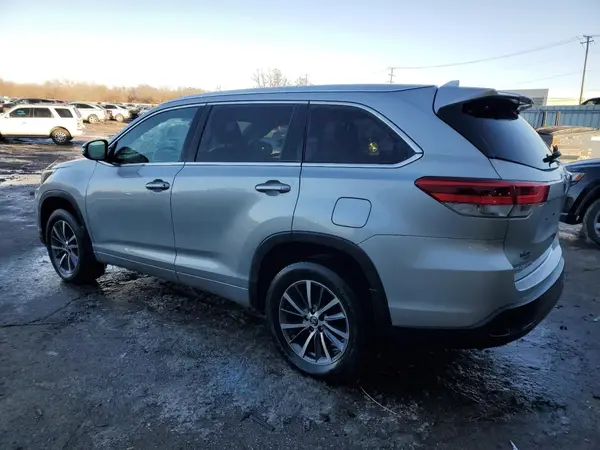 5TDJZRFH6JS525526 2018 TOYOTA HIGHLANDER - Image 2