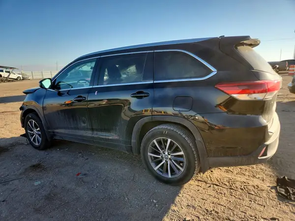 5TDJZRFH6JS526482 2018 TOYOTA HIGHLANDER - Image 2