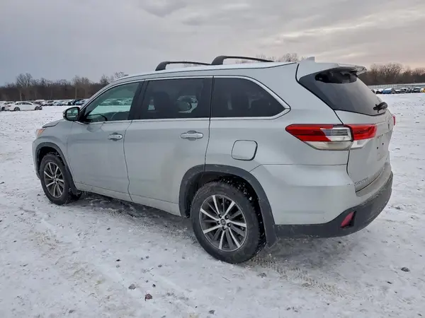 5TDJZRFH6JS528314 2018 TOYOTA HIGHLANDER - Image 2