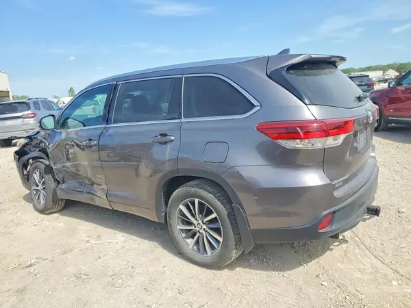5TDJZRFH6JS529673 2018 TOYOTA HIGHLANDER - Image 2