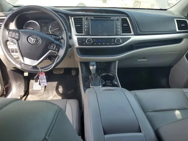 5TDJZRFH6JS529673 2018 TOYOTA HIGHLANDER - Image 8