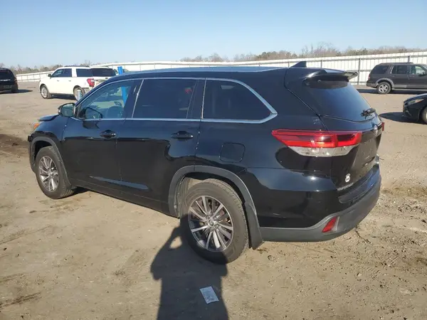 5TDJZRFH6JS530631 2018 TOYOTA HIGHLANDER - Image 2