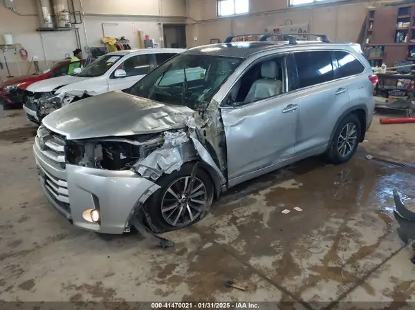 5TDJZRFH6JS531505 2018 TOYOTA HIGHLANDER - Image 2