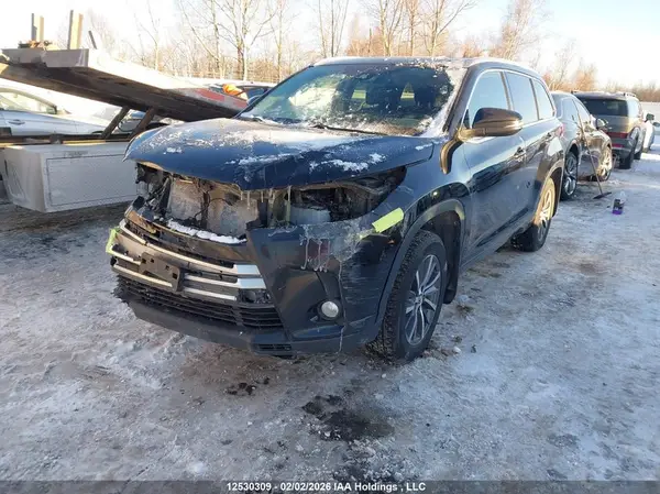 5TDJZRFH6JS533996 2018 TOYOTA HIGHLANDER - Image 2