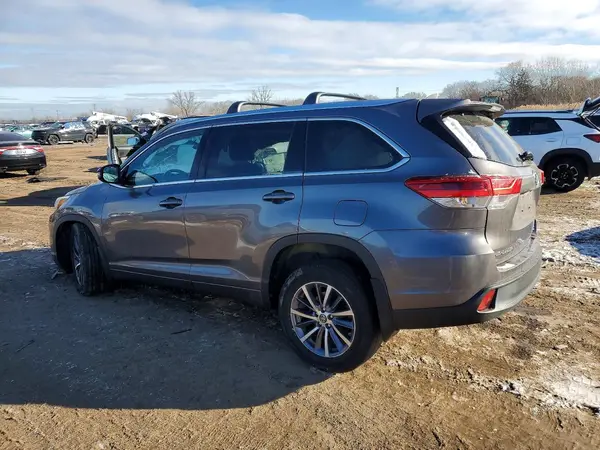 5TDJZRFH6JS534470 2018 TOYOTA HIGHLANDER - Image 2