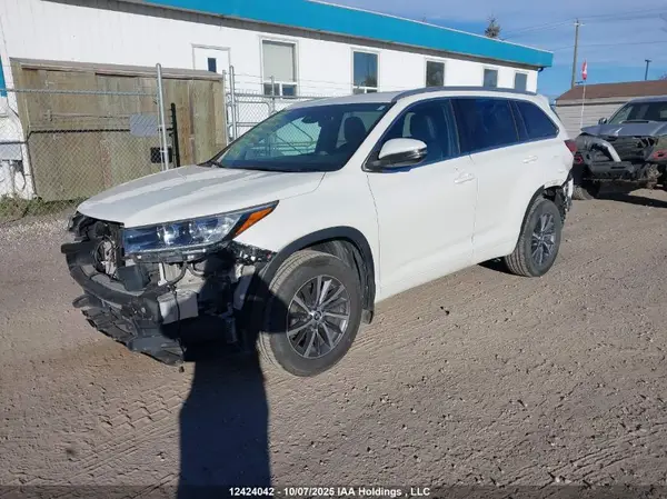 5TDJZRFH6JS534808 2018 TOYOTA HIGHLANDER - Image 2