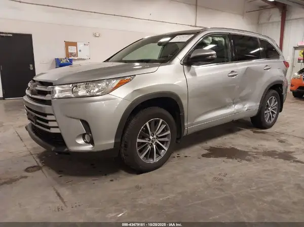5TDJZRFH6JS534985 2018 TOYOTA HIGHLANDER - Image 2