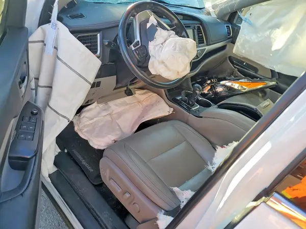 5TDJZRFH6JS536607 2018 TOYOTA HIGHLANDER - Image 8