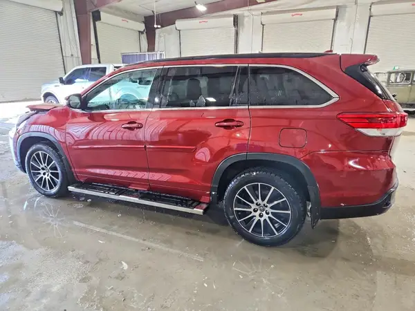 5TDJZRFH6JS536686 2018 TOYOTA HIGHLANDER - Image 2