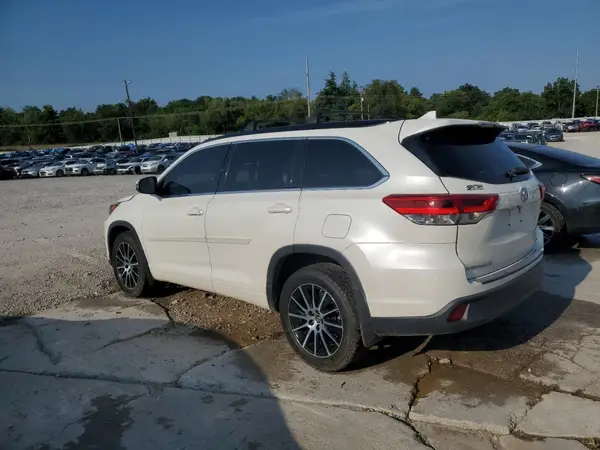 5TDJZRFH6JS537465 2018 TOYOTA HIGHLANDER - Image 2