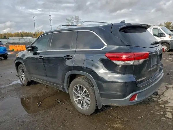 5TDJZRFH6JS538244 2018 TOYOTA HIGHLANDER - Image 2