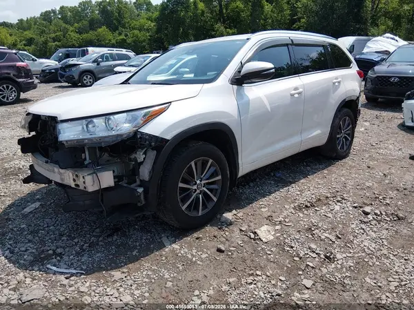 5TDJZRFH6JS538289 2018 TOYOTA HIGHLANDER - Image 2
