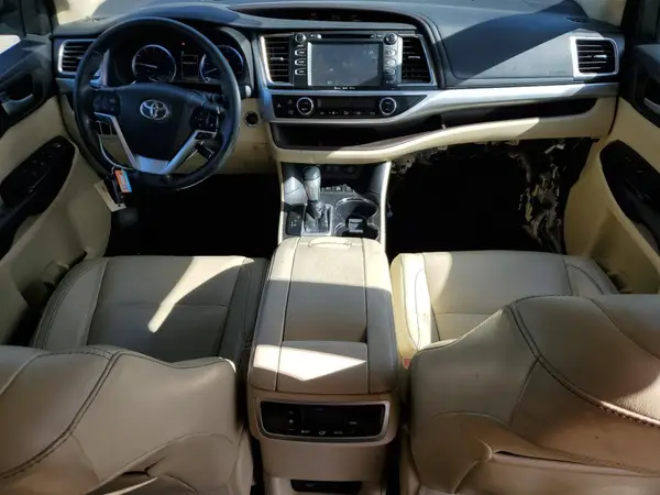 5TDJZRFH6JS538843 2018 TOYOTA HIGHLANDER - Image 8