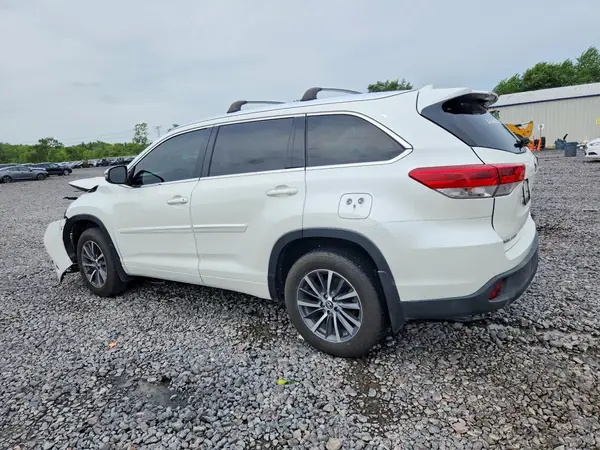 5TDJZRFH6JS540950 2018 TOYOTA HIGHLANDER - Image 2