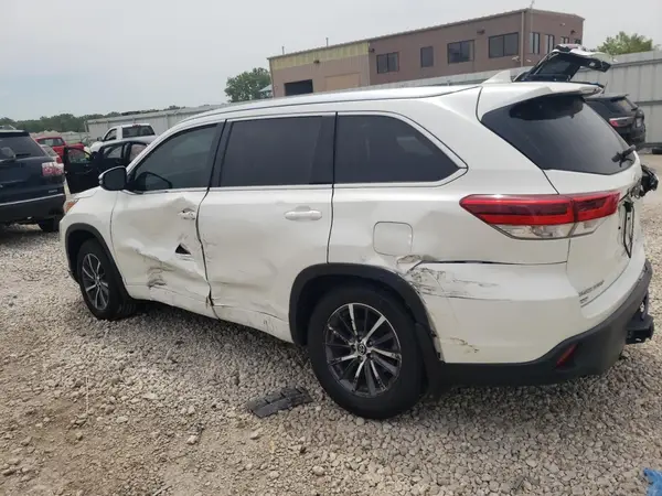 5TDJZRFH6JS542956 2018 TOYOTA HIGHLANDER - Image 2