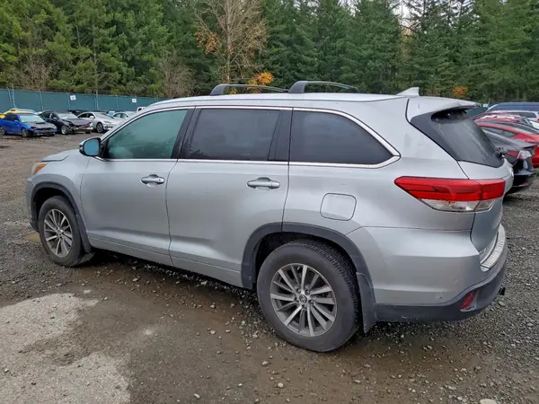 5TDJZRFH6JS543055 2018 TOYOTA HIGHLANDER - Image 2