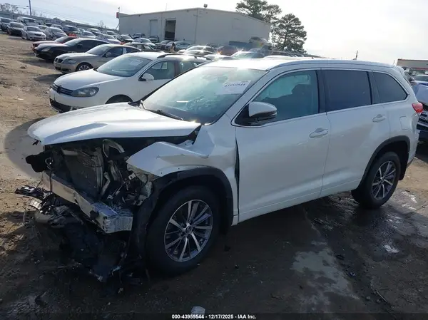 5TDJZRFH6JS545016 2018 TOYOTA HIGHLANDER - Image 2